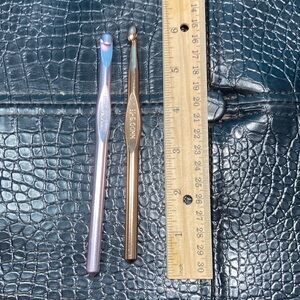 5 for $10: 1 Boye size N 9.00mm and 1 Susan Bates size L 11 8.00mm Metal Hooks